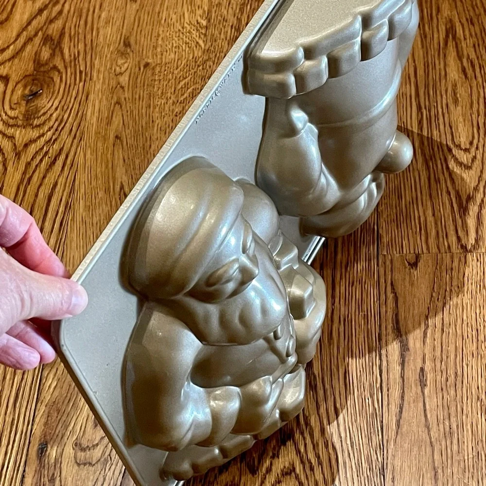 Williams Sonoma Santa Claus Cake Pan